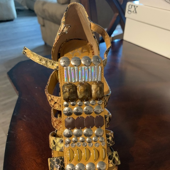 Sandals - Picture 2 of 6